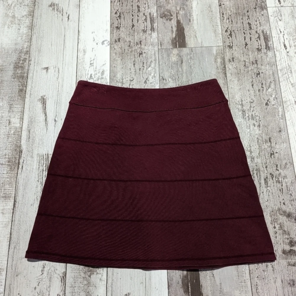 Athleta starta skirt knitted size m burgundy red‎